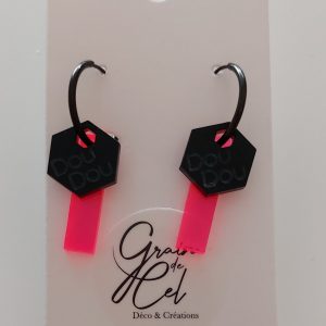 Créoles éphémères / Rose fluo court - noir mat Doudou blacklight